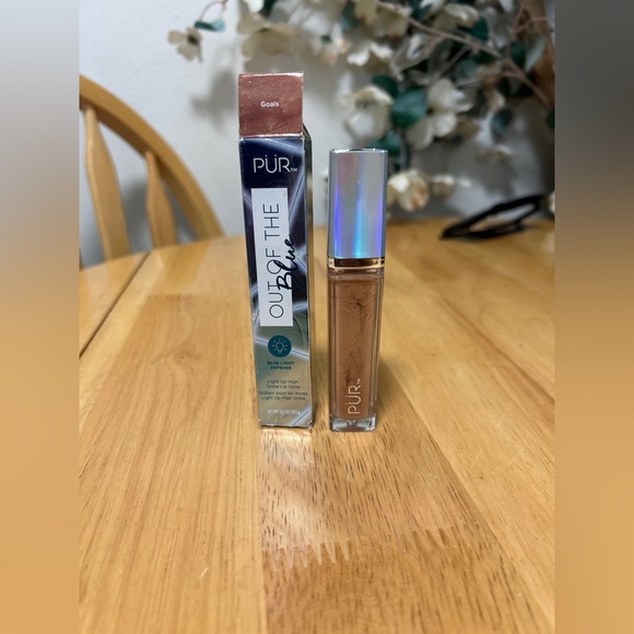 PUR OUT OF THE BLUE LIGHT UP HIGH SHINE LIP GLOSS ~ Goals (gold) 0.3oz ~ BNIB - Picture 1 of 11